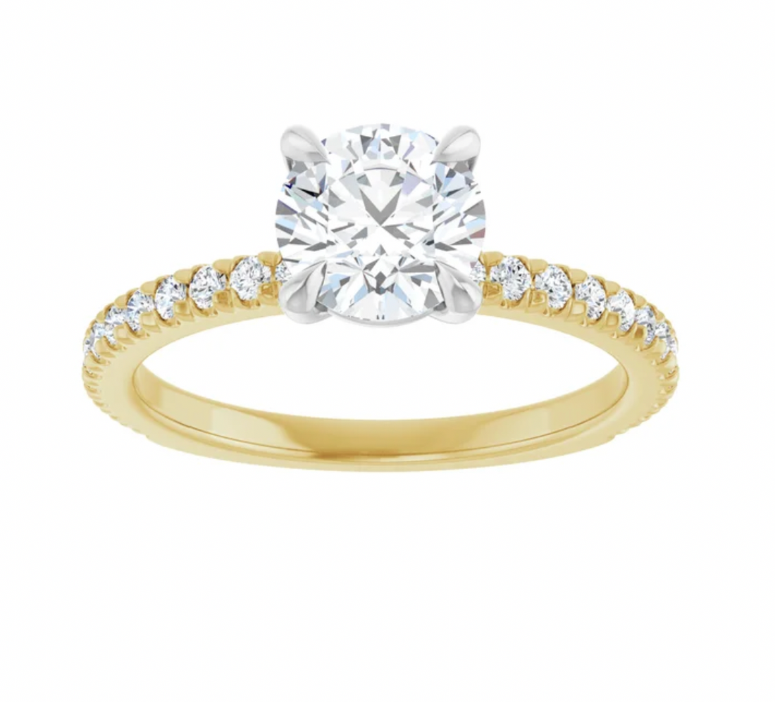 Anillo de compromiso con engaste de diamantes