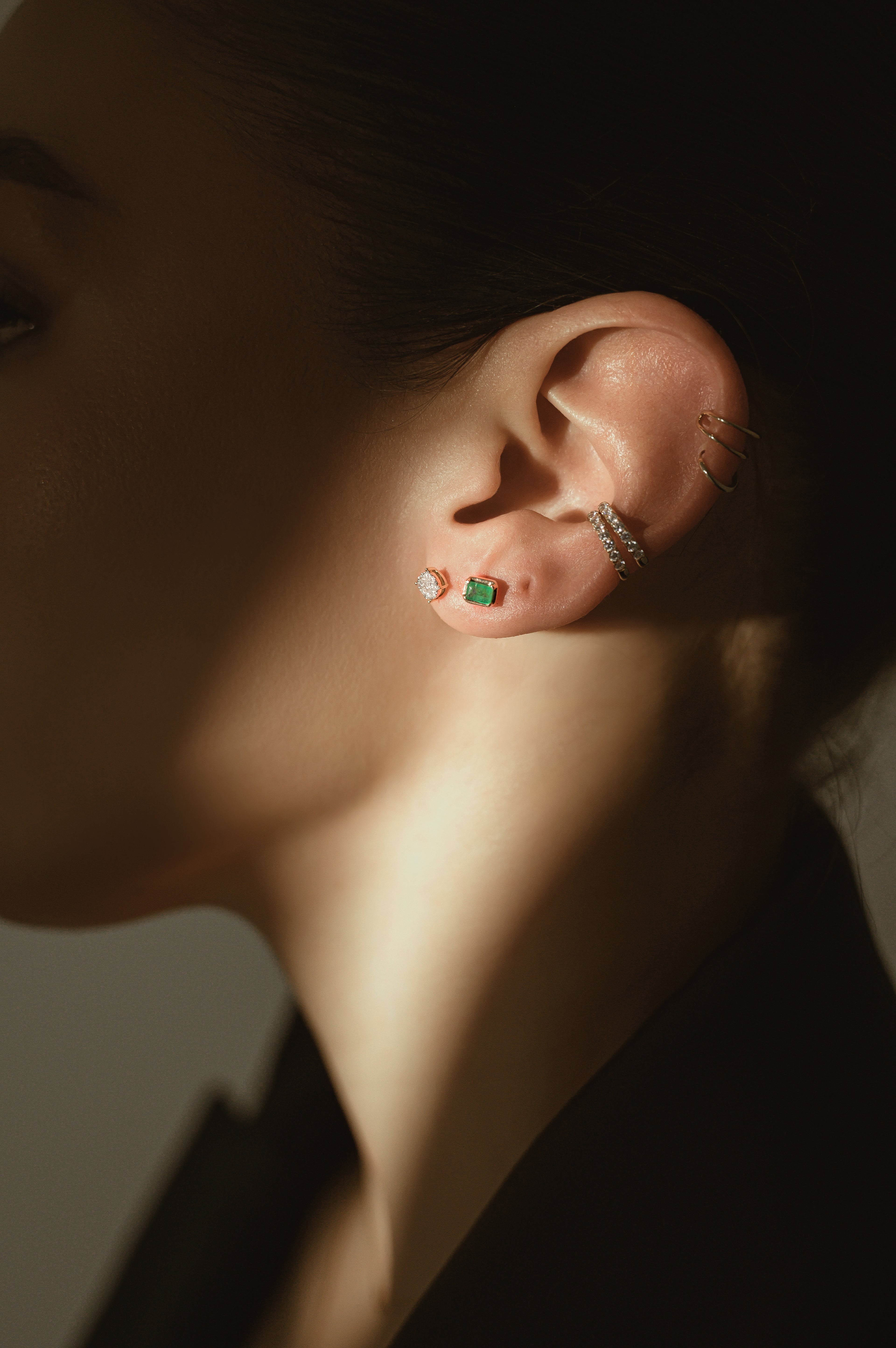 Studs Esmeraldas en Bisel