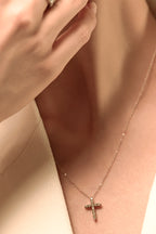 Collar con colgante cruz de diamantes