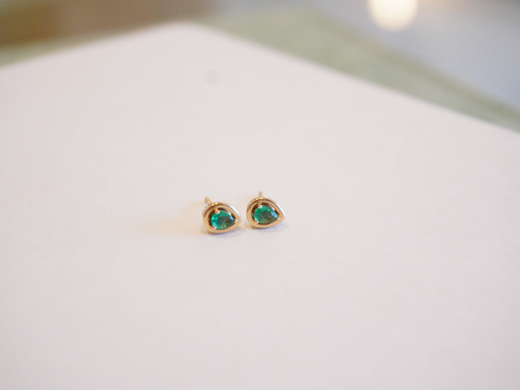 Studs Forma de Gota Esmeralda