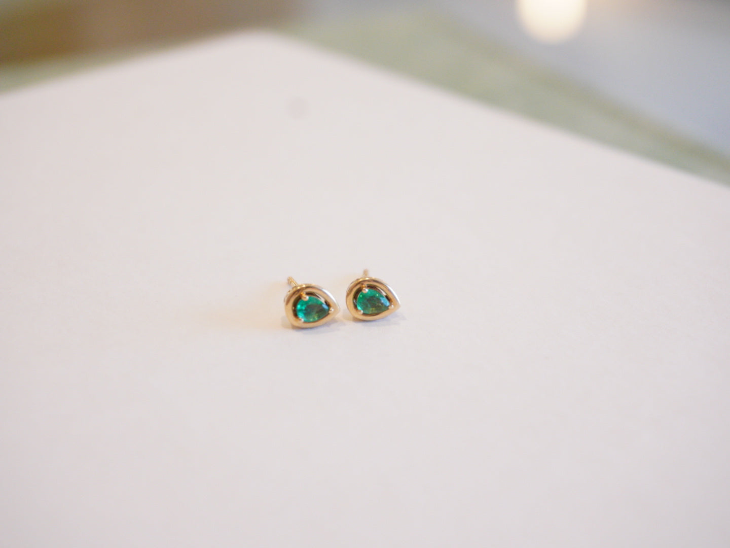 Studs Forma de Gota Esmeralda
