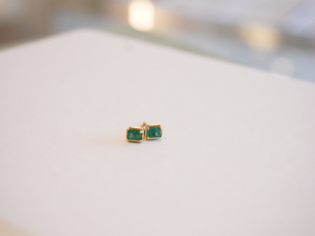 Studs Esmeraldas en Bisel