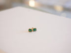 Studs Esmeraldas en Bisel