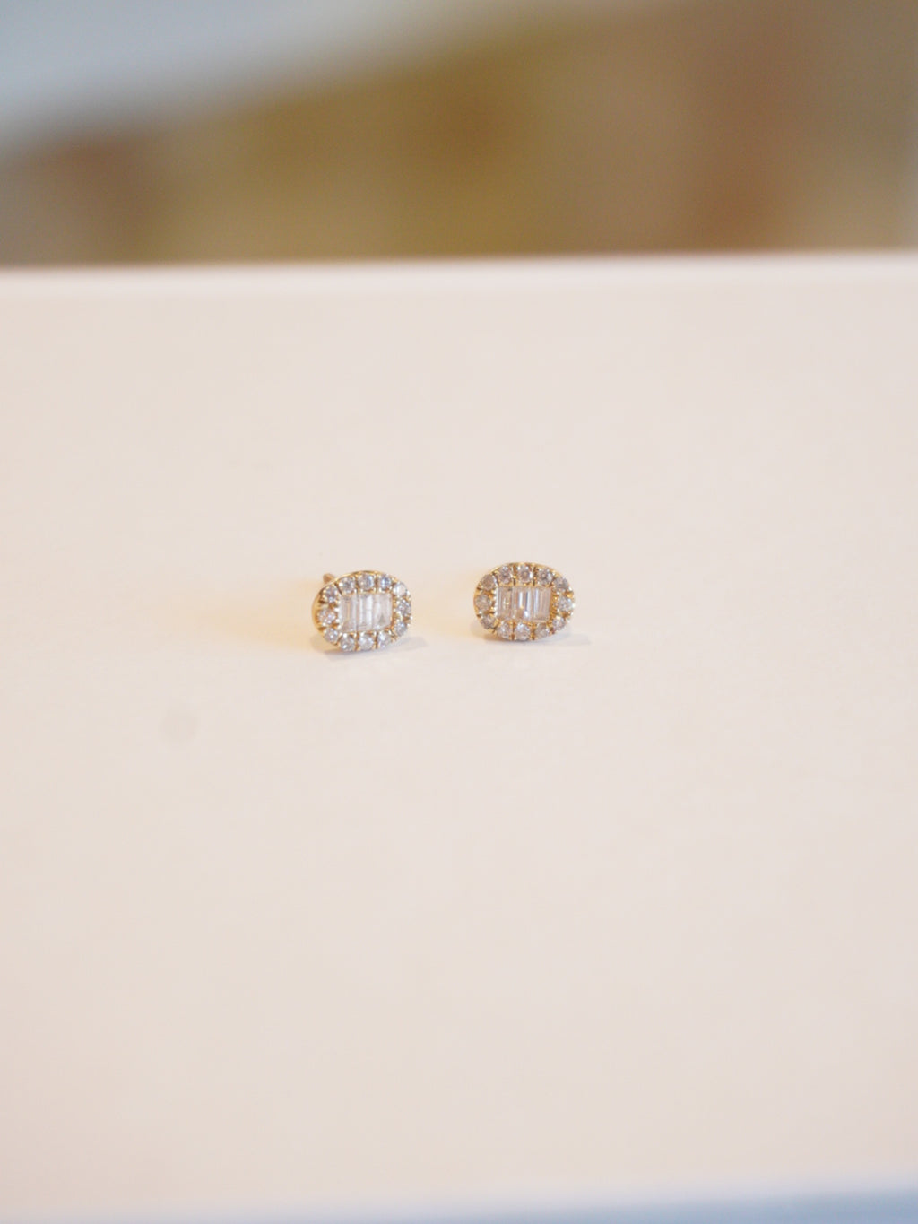 Studs ovalados