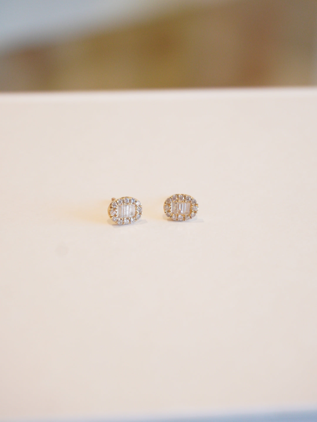 Studs ovalados