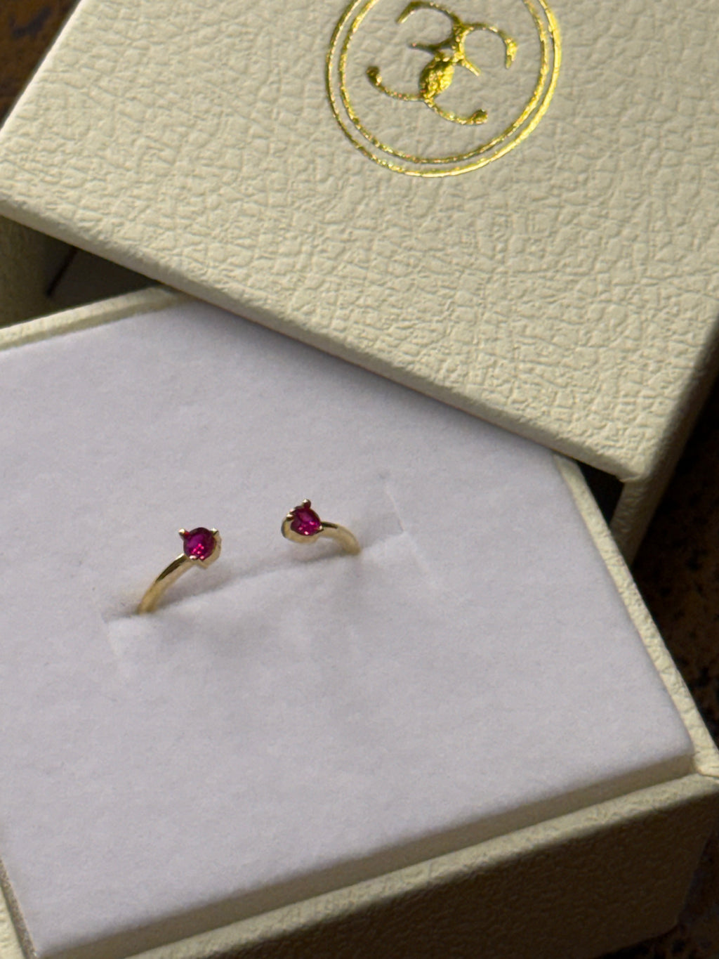 Anillo abierto zirconia recto