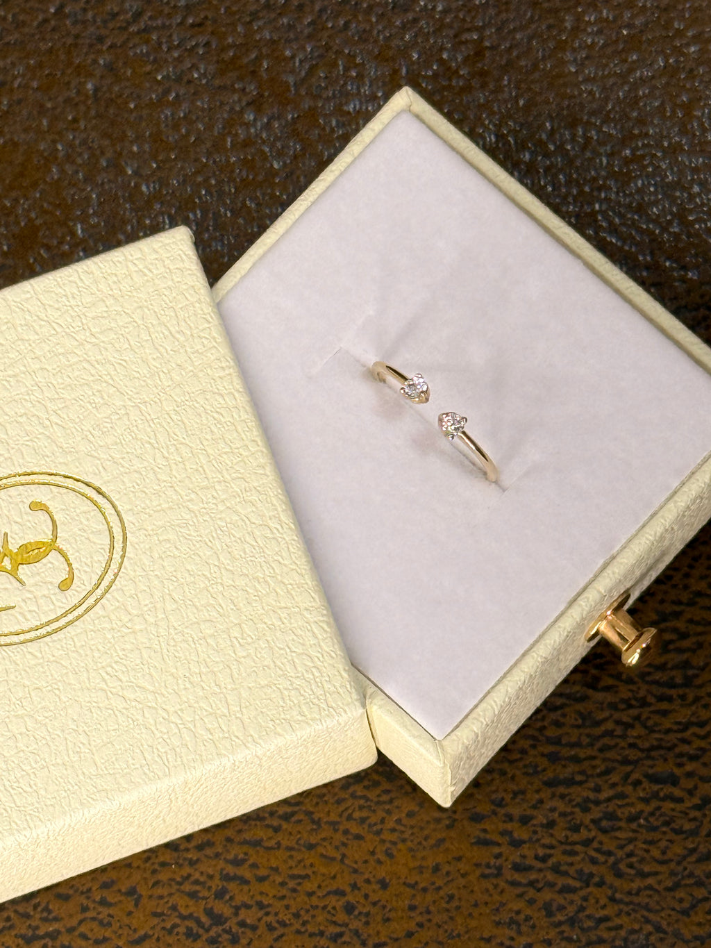 Anillo abierto zirconia recto