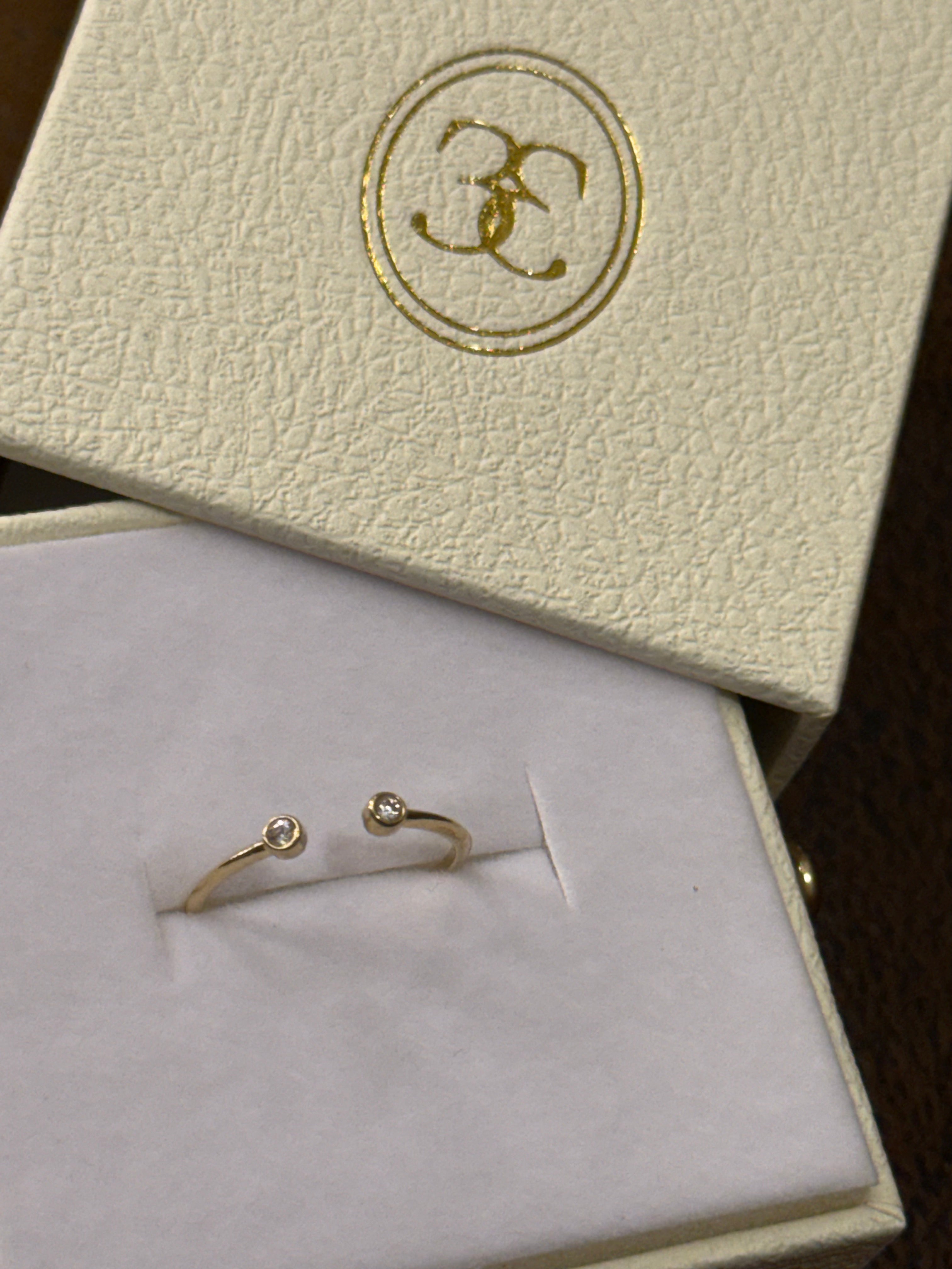 Anillo abierto zirconia bisel