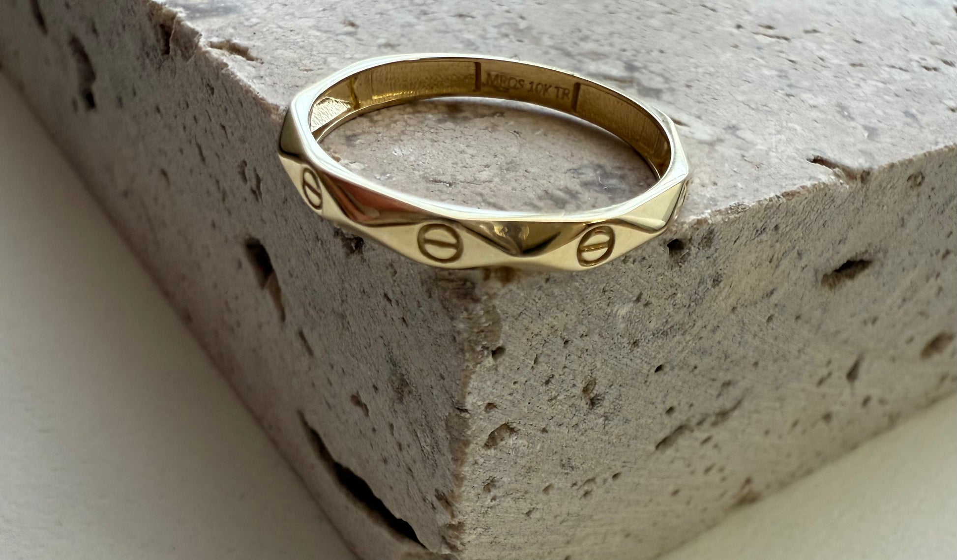 Anillo 10k.  1023