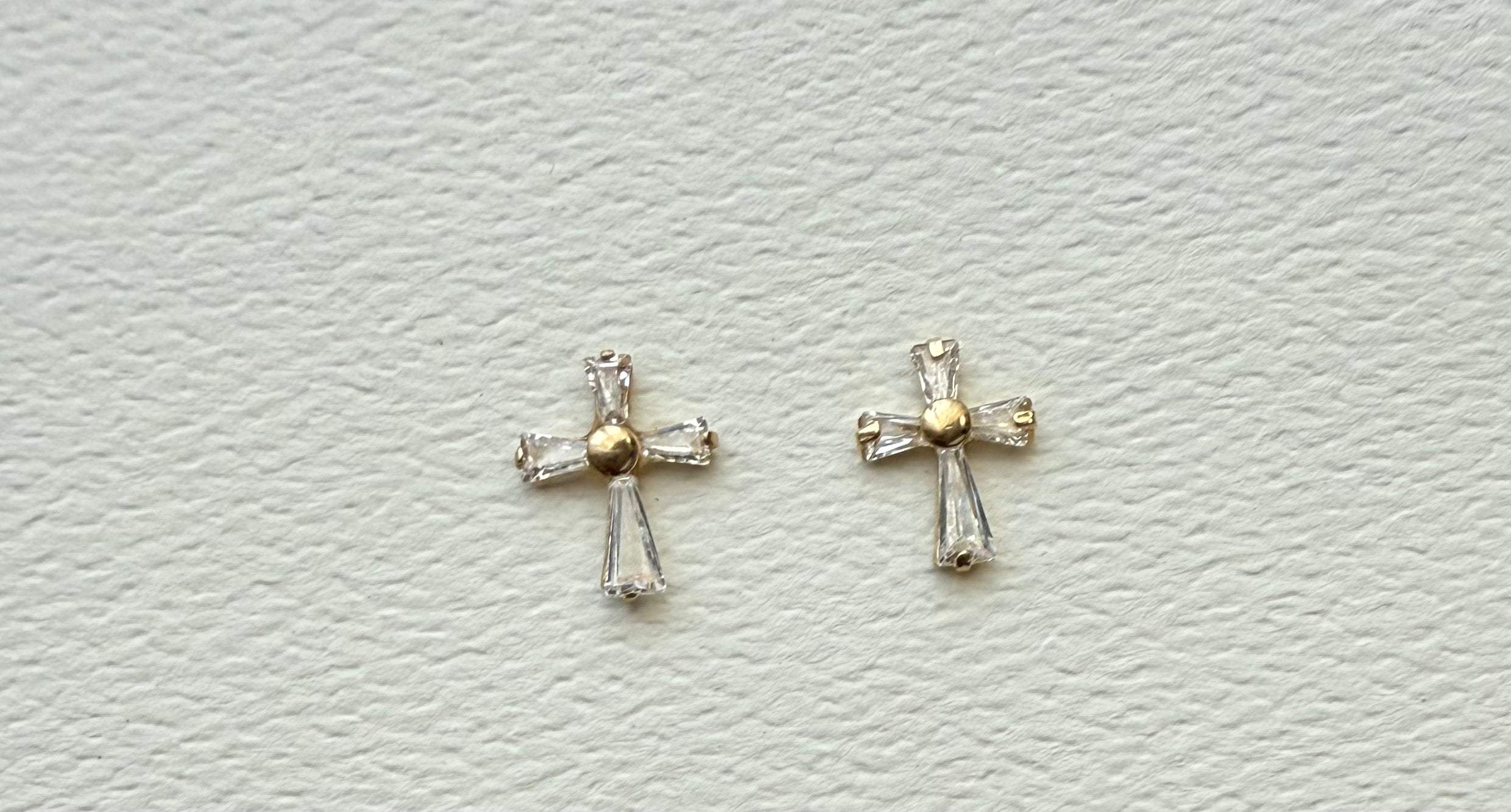 Broquelitos Cruz con zirconias